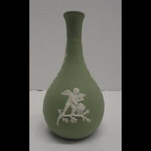 Vintage 1960s Wedgwood Jasperware Green Bud Vase Cherubs 5.25 inches